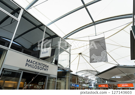 Karuizawa Outlet: Passage on the east side of the pond, Karuizawa, Kitasaku District, Nagano Prefecture 127143603