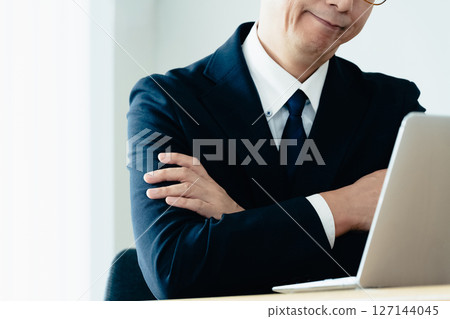 不擅長使用電腦的商人 127144045
