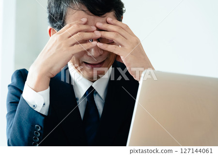 A businessman who is not good at using a computer 127144061