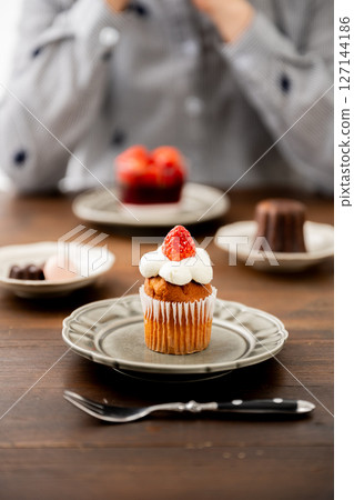 Table photo with cute cake 127144186