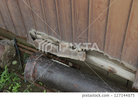 Aged tin wall Aged tin wall 127144875