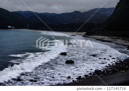 <前往風景>黎明時分的暴風雨海灘 <前往風景>黎明時分的暴風雨海灘 127145716