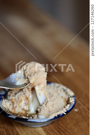 用大豆粉和甜醬製成的吉米豆腐 用大豆粉和甜醬製成的吉米豆腐 127146260