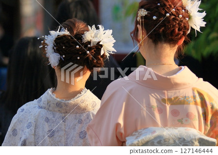 Back view of a woman wearing a yukata A woman wearing a kimono 127146444