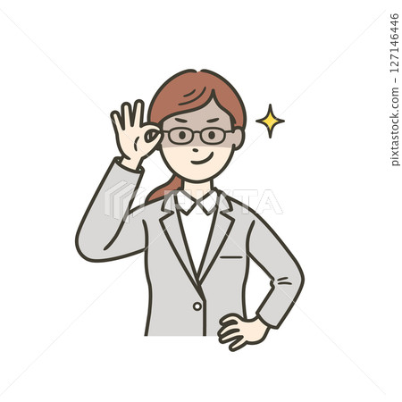 一名身穿西裝的年輕女子舉起眼鏡,狡猾地一笑。 一名身穿西裝的年輕女子舉起眼鏡,狡猾地一笑。 127146446