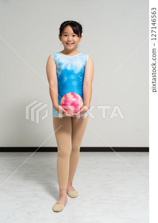 A lively girl trying gymnastics 127146563