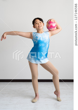 A lively girl trying gymnastics 127146566