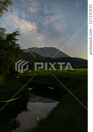 Mt. Daisen, the Milky Way and fireflies 127147035