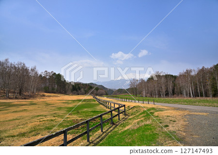 <長野縣>開田高原的春天、禦嶽山的殘雪 <長野縣>開田高原的春天、禦嶽山的殘雪 127147493