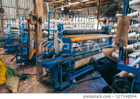 spinning workshop with weaving machines for the production of woven reed mats in Vietnam in Asia 127148004
