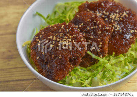 醬汁炸豬排蓋飯 醬汁炸豬排蓋飯 127148702