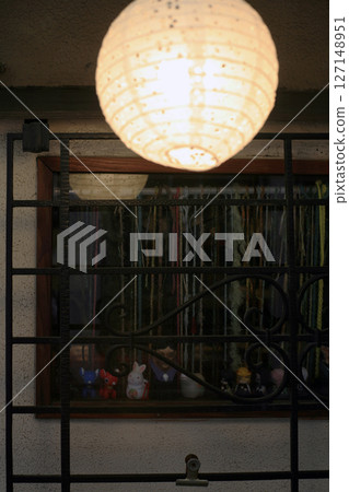Retro lanterns 127148951