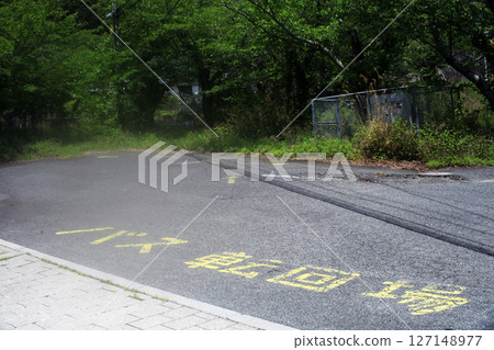 Bus terminal turning area 127148977