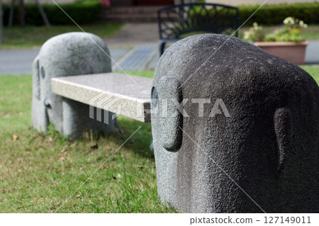 Stone bench 127149011