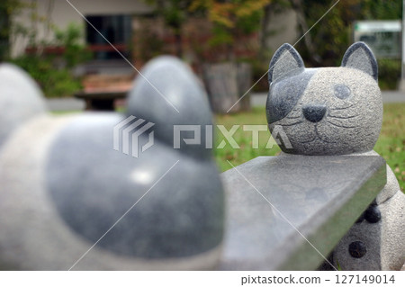 Park stone bench 127149014