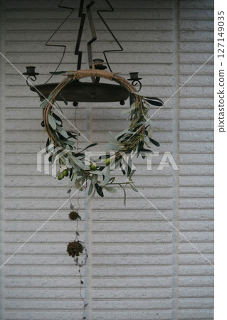 Dried flower wreath 127149035