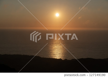 The sun setting over the Sea of Japan 127149190