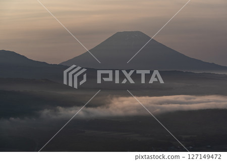 Mountain Yotei in the morning glow 127149472