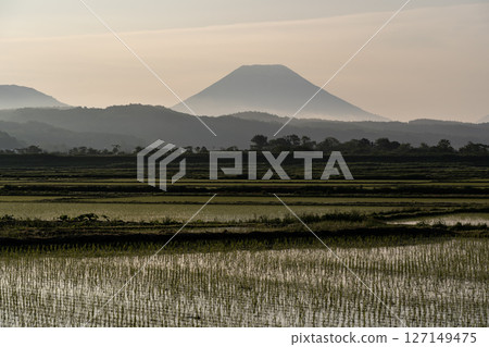 Mountain Yotei in the morning glow 127149475