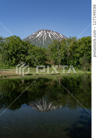 Mt. Yotei reflected on the surface of the water Mt. Yotei reflected on the surface of the water 127149598
