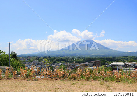 Mount Iwate as seen from Morioka Shibutani Roadside Station Mount Iwate as seen from Morioka Shibutani Roadside Station 127150011