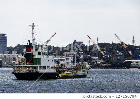 An oil tanker sailing in the naval base bay at Nagaura Port, Yokosuka City, Kanagawa Prefecture 127150794