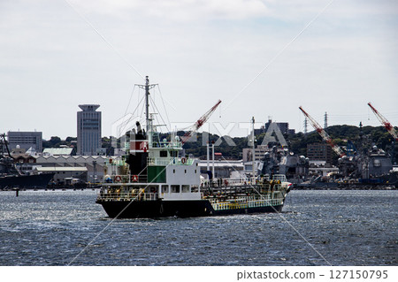 An oil tanker sailing in the naval base bay at Nagaura Port, Yokosuka City, Kanagawa Prefecture 127150795