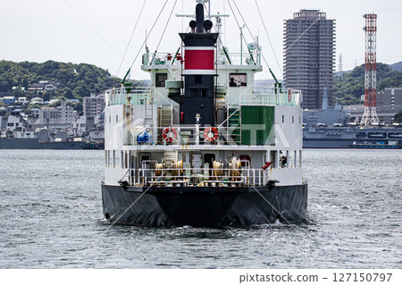 An oil tanker sailing in the naval base bay at Nagaura Port, Yokosuka City, Kanagawa Prefecture 127150797