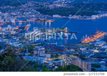 （長崎縣）從弓張岳展望台眺望佐世保市中心的夜景 127151709