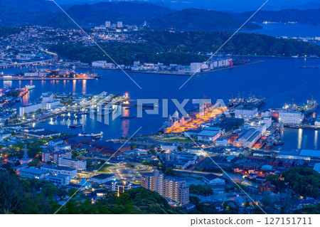 (Nagasaki Prefecture) Night view of Sasebo Port from the Yumiharidake Observatory 127151711