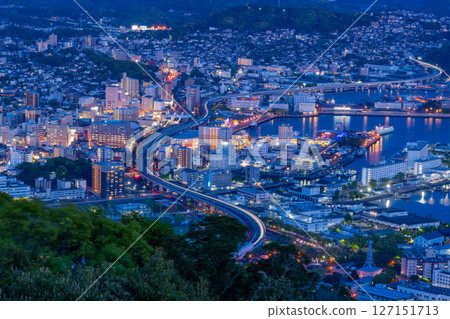 （長崎縣）從弓張岳展望台眺望佐世保市中心的夜景 127151713
