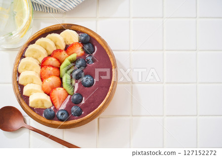 Banana and strawberry acai bowl 127152272