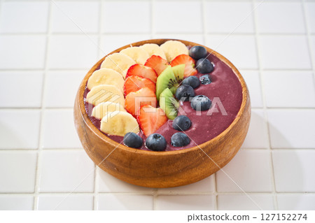 香蕉草莓巴西莓碗 127152274