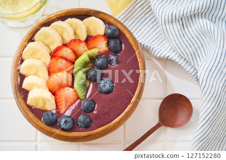 Banana and strawberry acai bowl 127152280