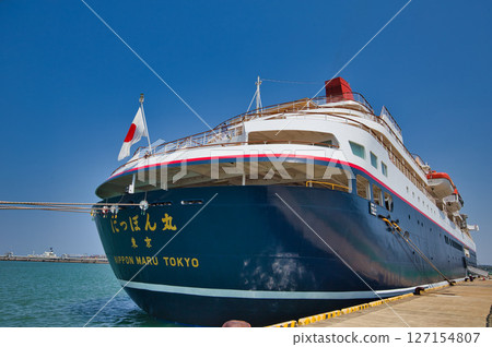 Nippon Maru has arrived at Fukui Port! 127154807