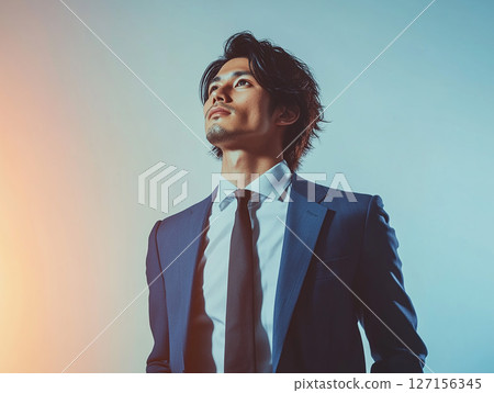 一位冷靜而自信的商人的戲劇性肖像 127156345