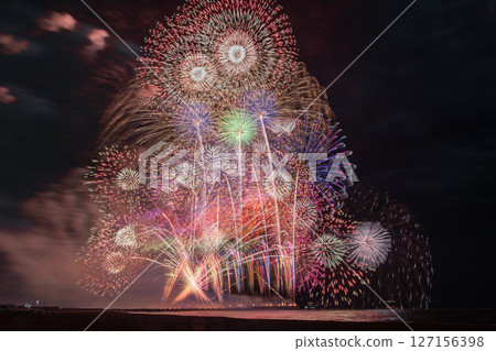 Chigasaki Southern Arts Fireworks Festival: Beautiful fireworks light up the night sky of Chigasaki Chigasaki Southern Arts Fireworks Festival: Beautiful fireworks light up the night sky of Chigasaki 127156398