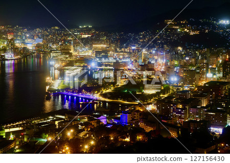 從瞭望台欣賞長崎夜景（長崎縣長崎市） 127156430