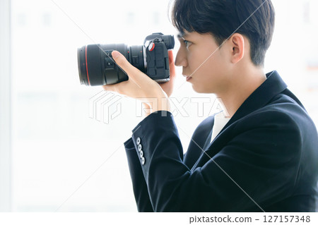 Photographer 127157348