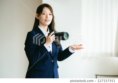 Photographer 127157351