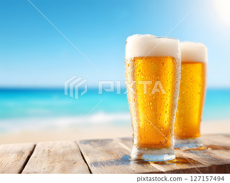 在熱帶海灘上享用冰鎮生啤，享受清爽的夏日時光 127157494