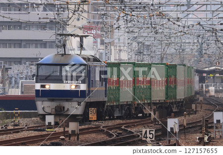 西九站附近行駛的EF210牽引貨運列車 127157655