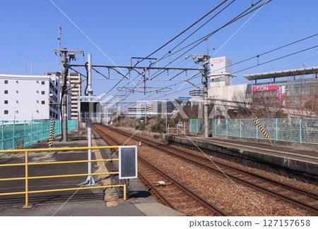 福知山線:伊丹車站的月台與軌道 福知山線:伊丹車站的月台與軌道 127157658
