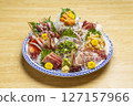 新鮮的生魚片拼盤 127157966