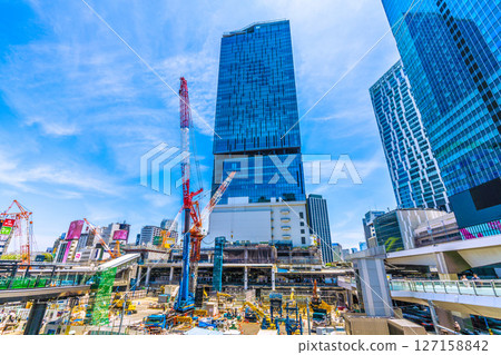 Tokyo cityscape in Japan: Disappearance... Farewell to the west exit of Shibuya Station. The demolition of the central building will give a full view of the Yamanote Line platform Tokyo cityscape in Japan: Disappearance... Farewell to the west exit of Shibuya Station. The demolition of the central building will give a full view of the Yamanote Line platform 127158842