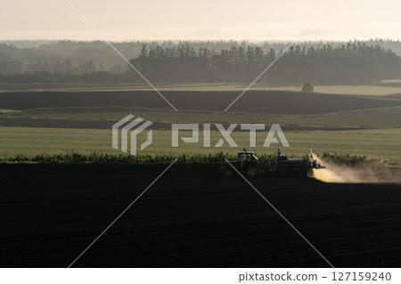 　Early morning rural scenery 127159240