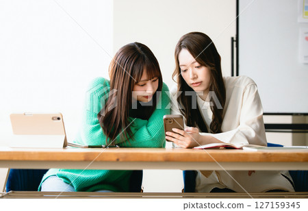 女大學生 127159345