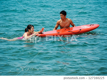 Woman nearly drowned in ocean and rescued by lifeguard 127160225