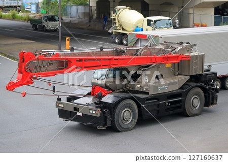 崎嶇地形起重機圖像 127160637