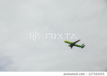 A passenger plane lands at the airport 127162035